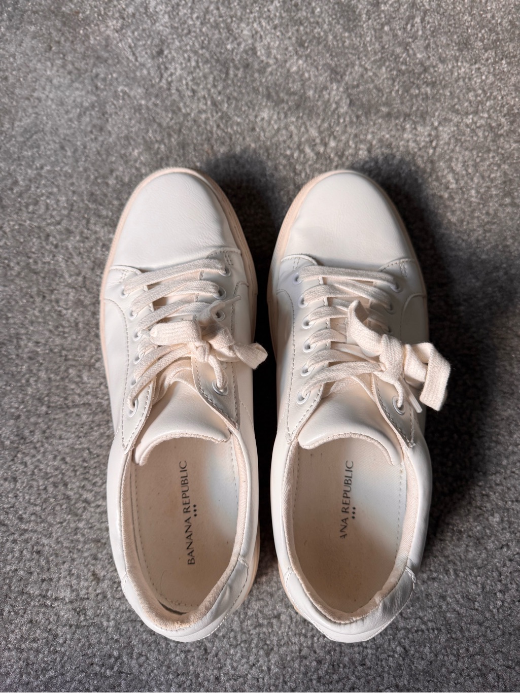 Banana Republic Cream Leather Lace-Up Sneakers
